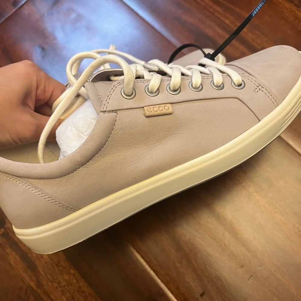 ECCO WOMEN'S SOFT size 8-8.5 SNEAKER gray Leather